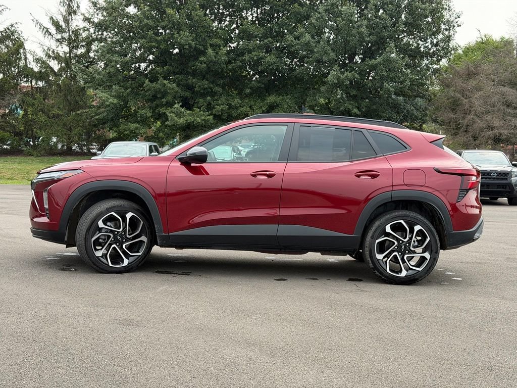 Used 2025 Chevrolet Trax RS FWD image 3