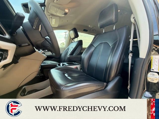 Used 2023 Chrysler Pacifica Touring-L image 23