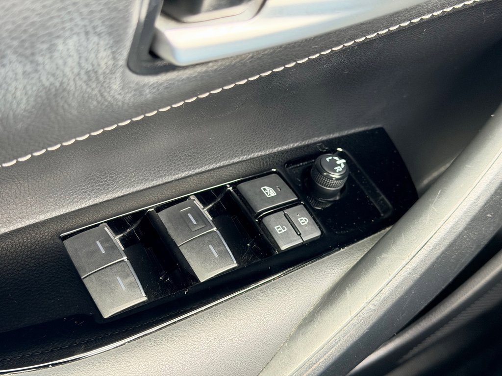 Used 2023 Toyota Corolla SE image 11