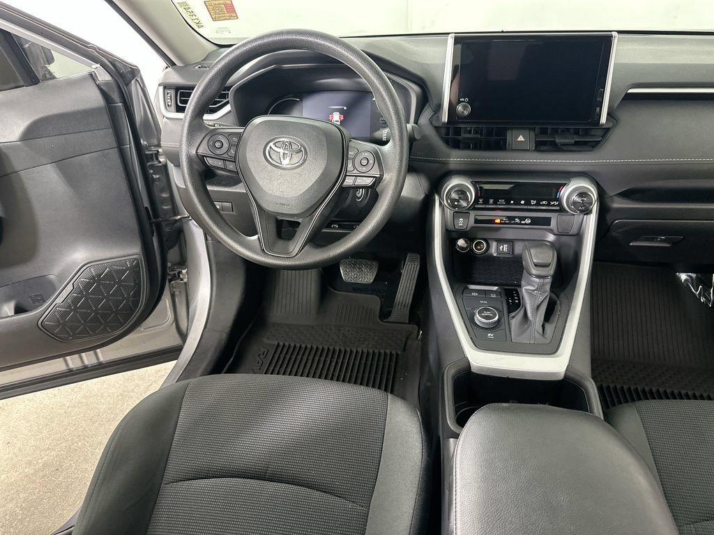 Used 2024 Toyota RAV4 LE AWD/4WD image 17