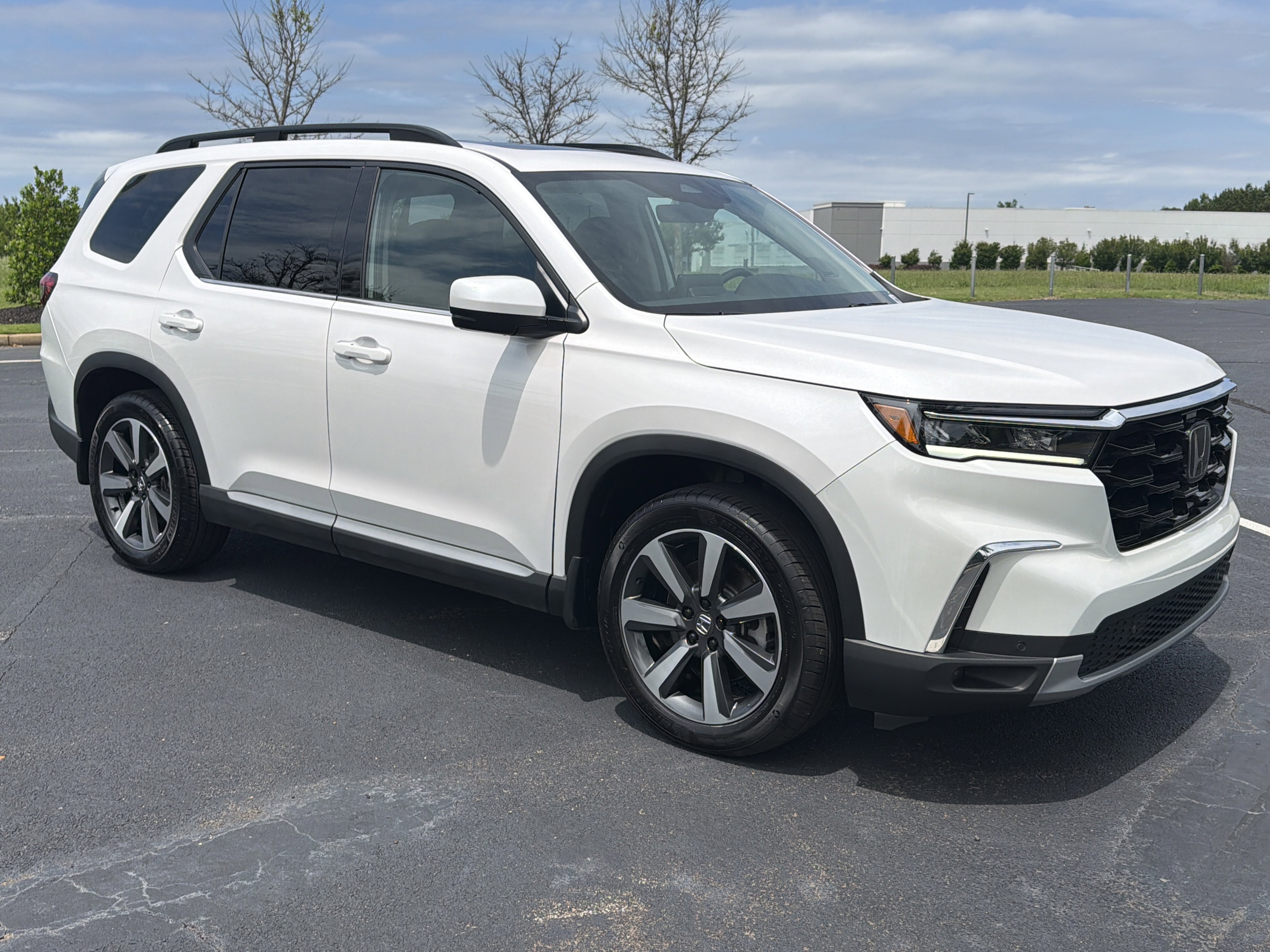 Certified 2025 Honda Pilot Touring image 2