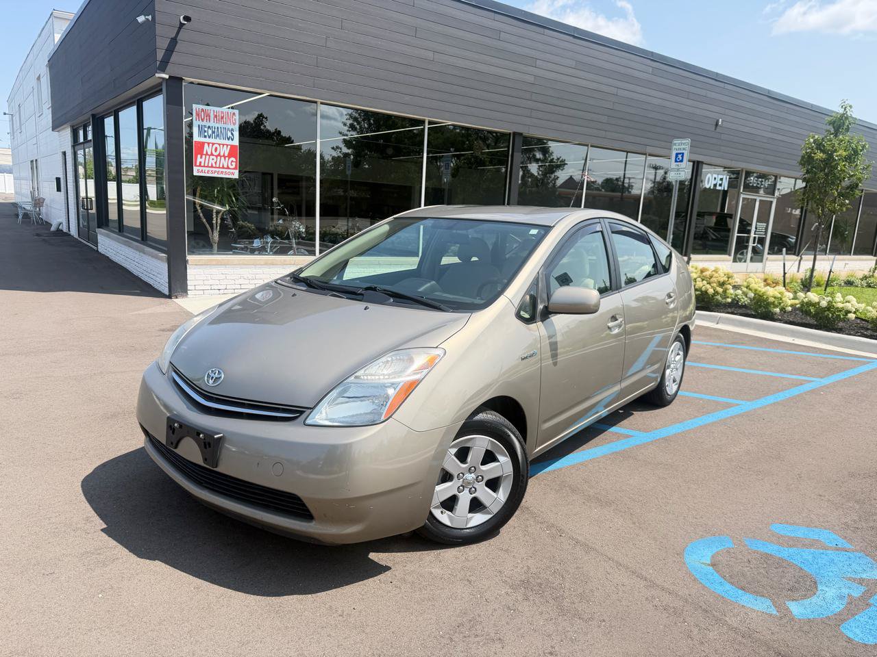 Used 2007 Toyota Prius w/ Pkg 1 FWD image 1