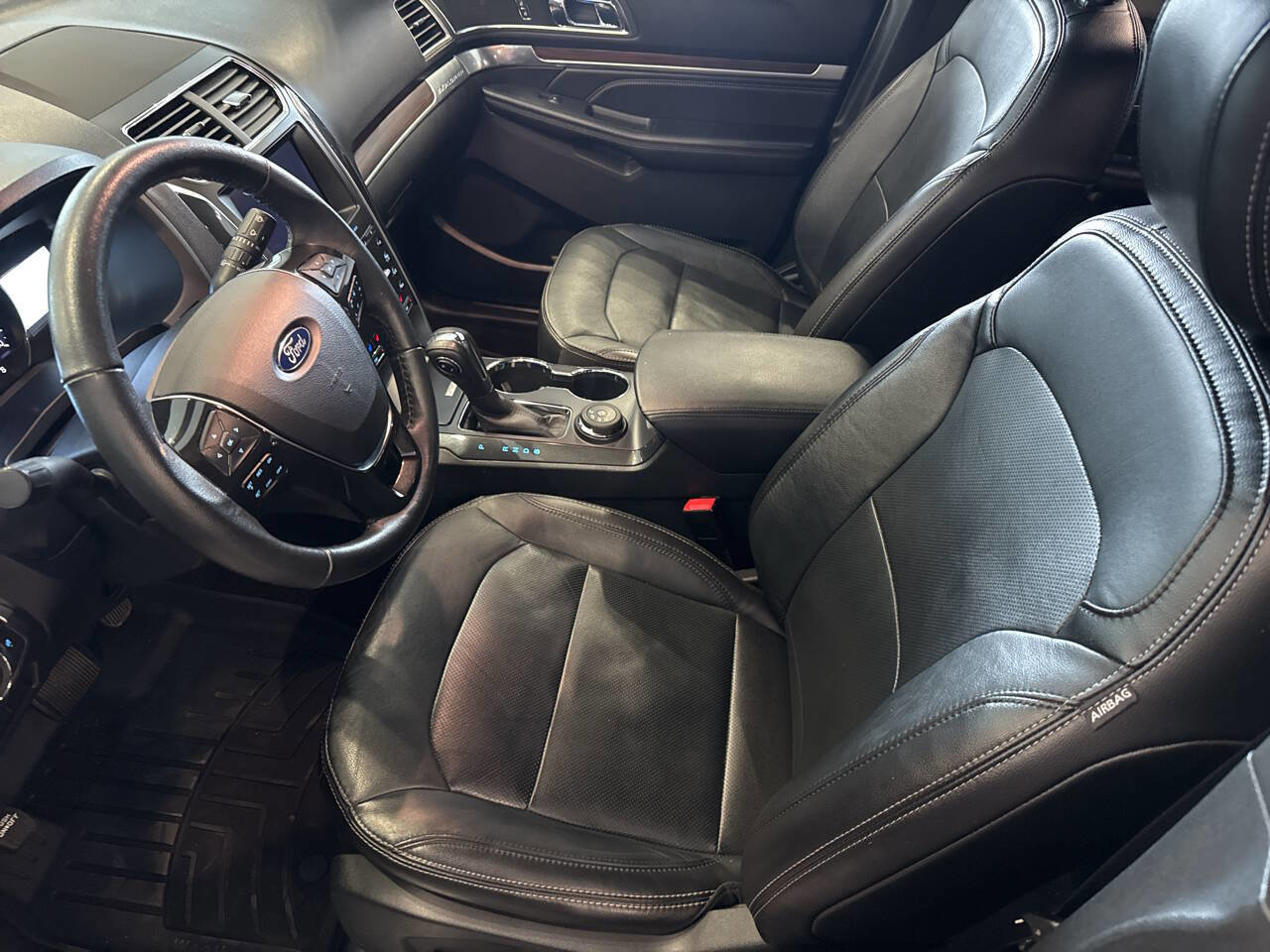 Used 2018 Ford Explorer Limited image 34