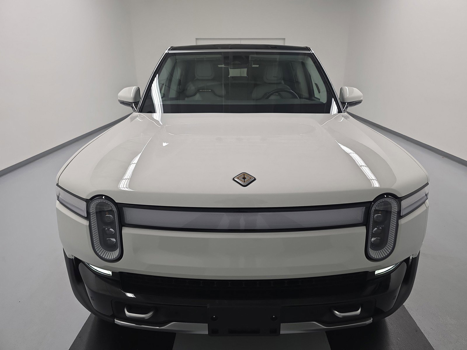 Used 2024 Rivian R1S Adventure image 8