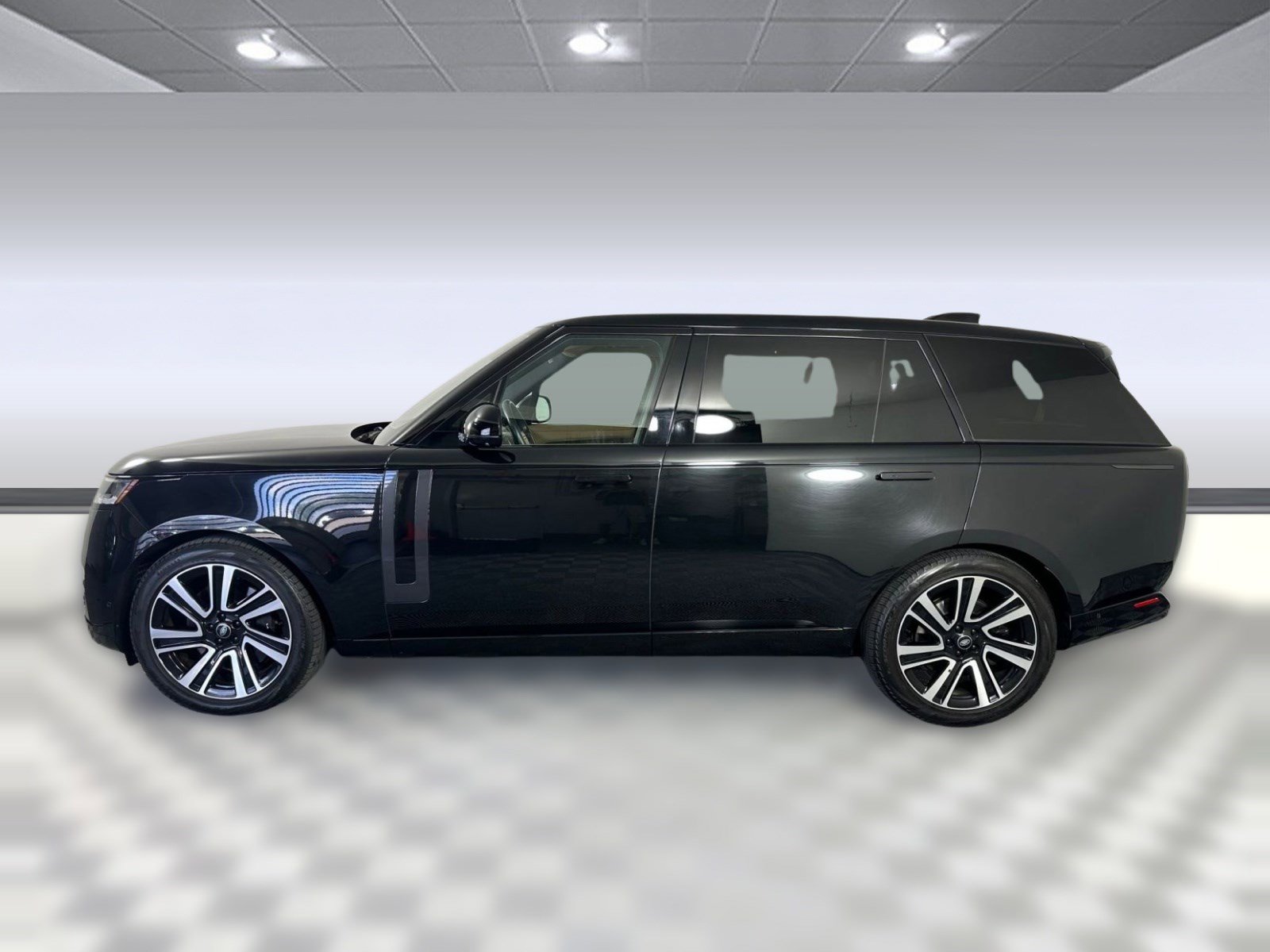 Used 2023 Land Rover Range Rover Long Wheelbase SE image 2