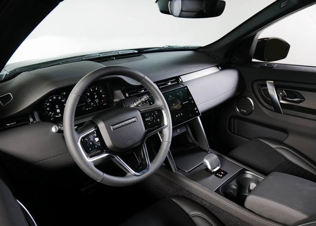 Certified 2025 Land Rover Discovery Sport Dynamic SE AWD/4WD image 15