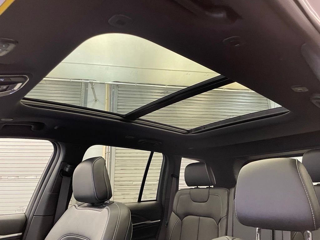New 2026 Jeep Grand Cherokee Limited AWD/4WD image 15