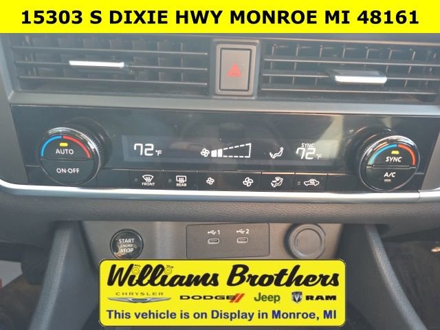 Used 2024 Nissan Rogue SV image 17