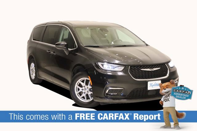 Used 2023 Chrysler Pacifica Touring-L image 2