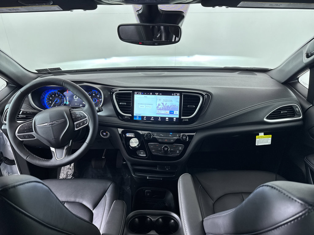 New 2026 Chrysler Pacifica Select image 5