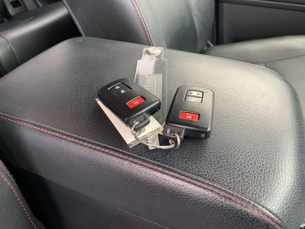 Used 2021 Toyota 4Runner Venture w/ Moonroof Package image 33