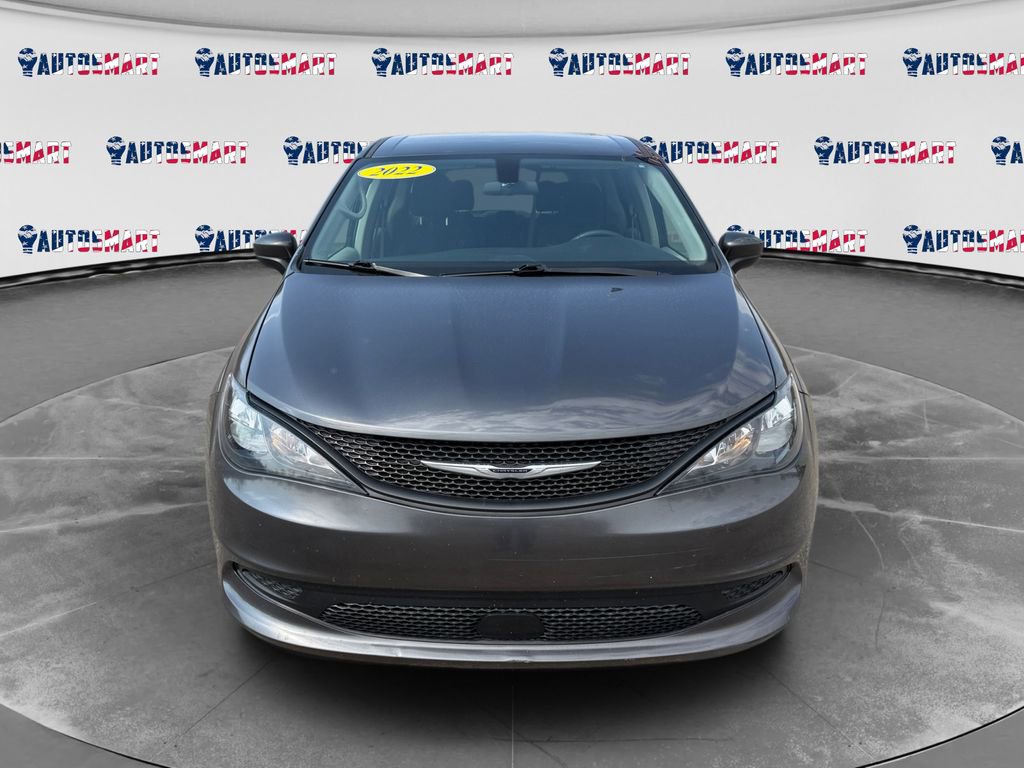 Used 2022 Chrysler Voyager LX FWD image 2