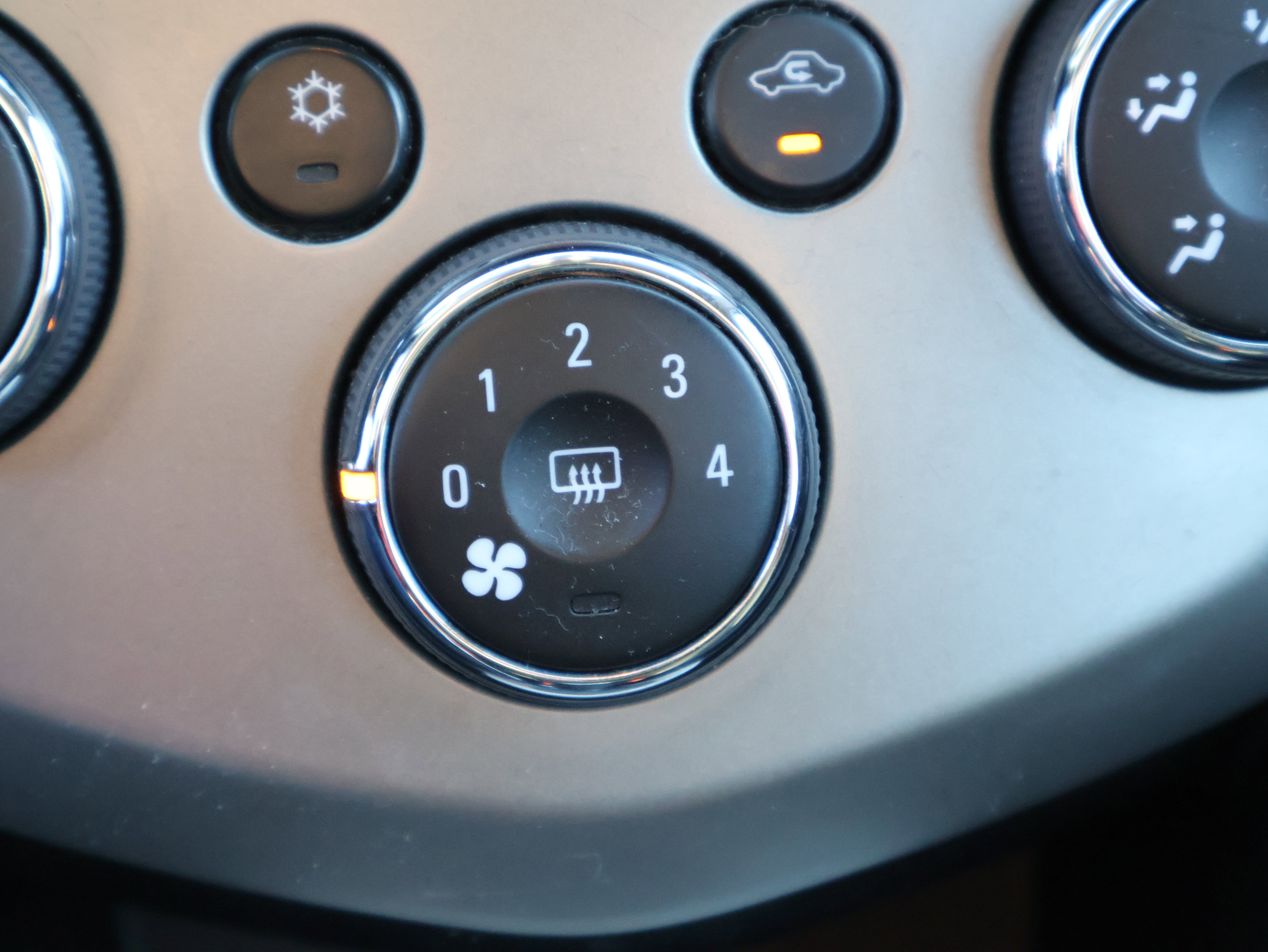 Used 2014 Chevrolet Sonic LT image 27