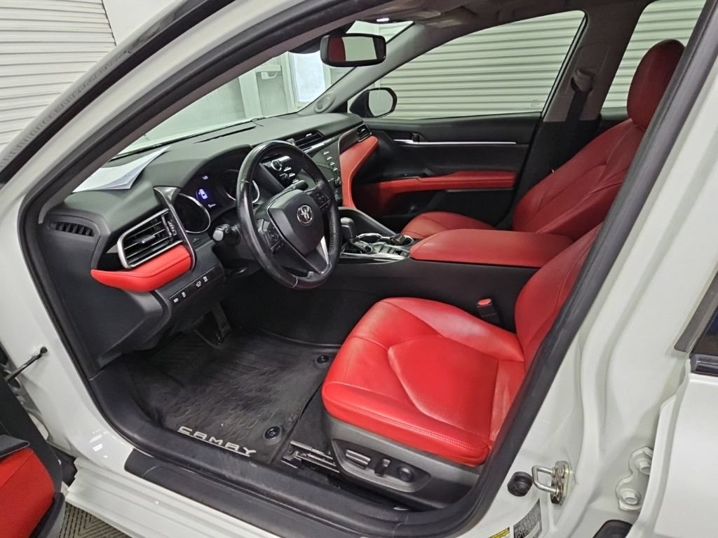 Used 2019 Toyota Camry XSE w/ Navigation Package FWD image 12