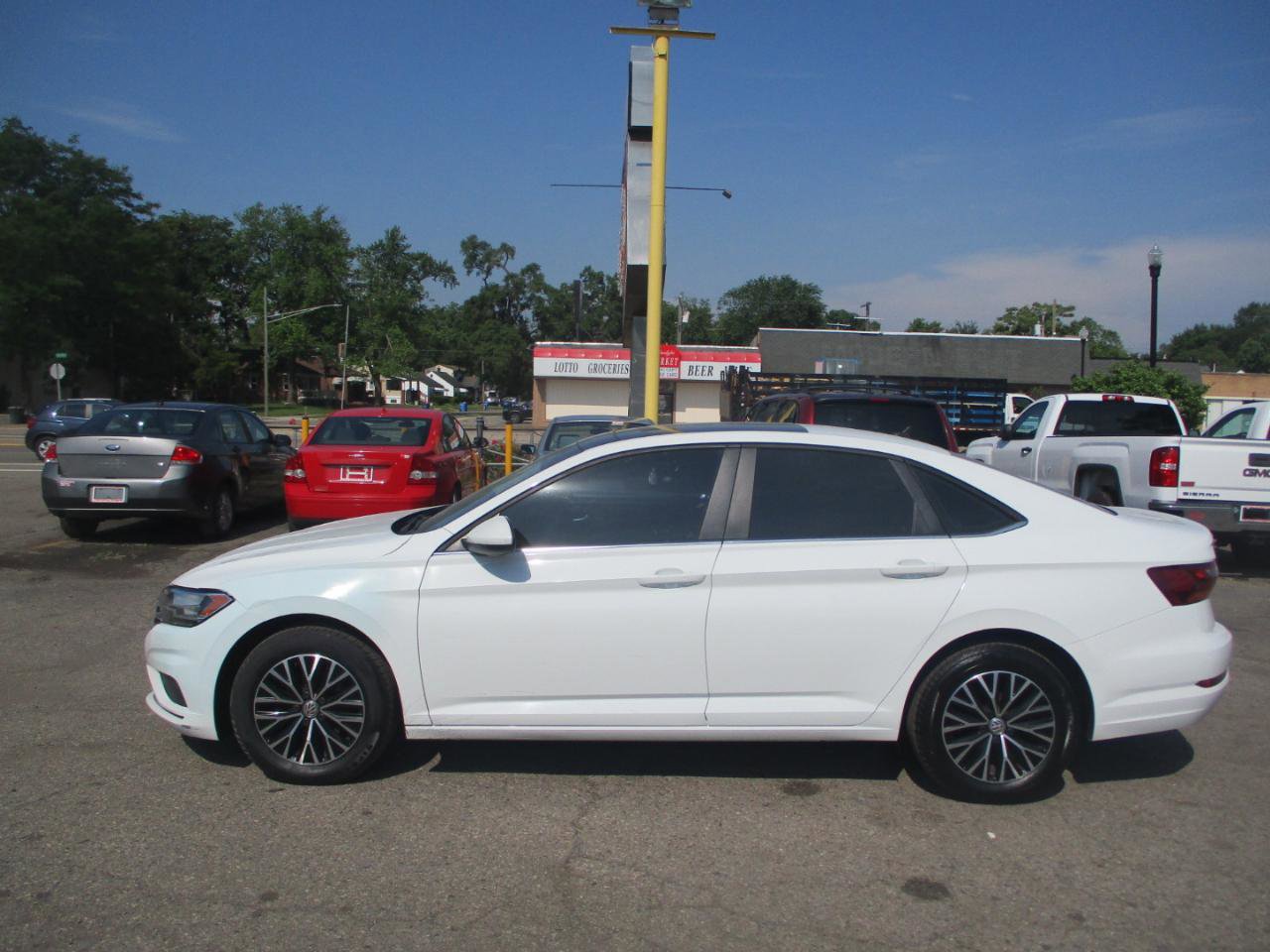 Used 2019 Volkswagen Jetta SE image 4