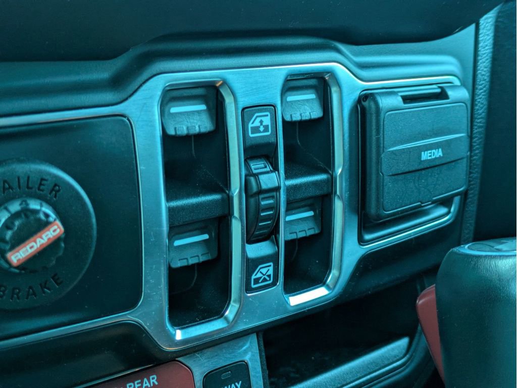 Used 2021 Jeep Wrangler Unlimited Rubicon 4xe w/ Cold Weather Group AWD/4WD image 20