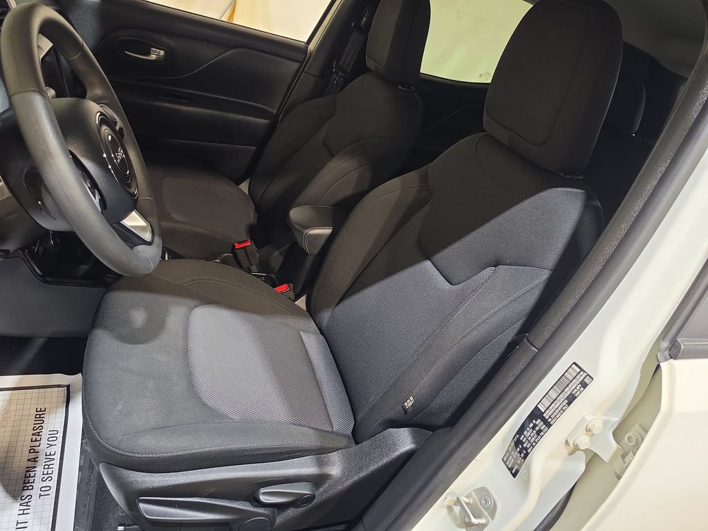 Used 2023 Jeep Renegade Latitude AWD/4WD image 13