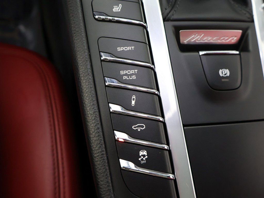 Used 2018 Porsche Macan GTS w/ Premium Package Plus image 57