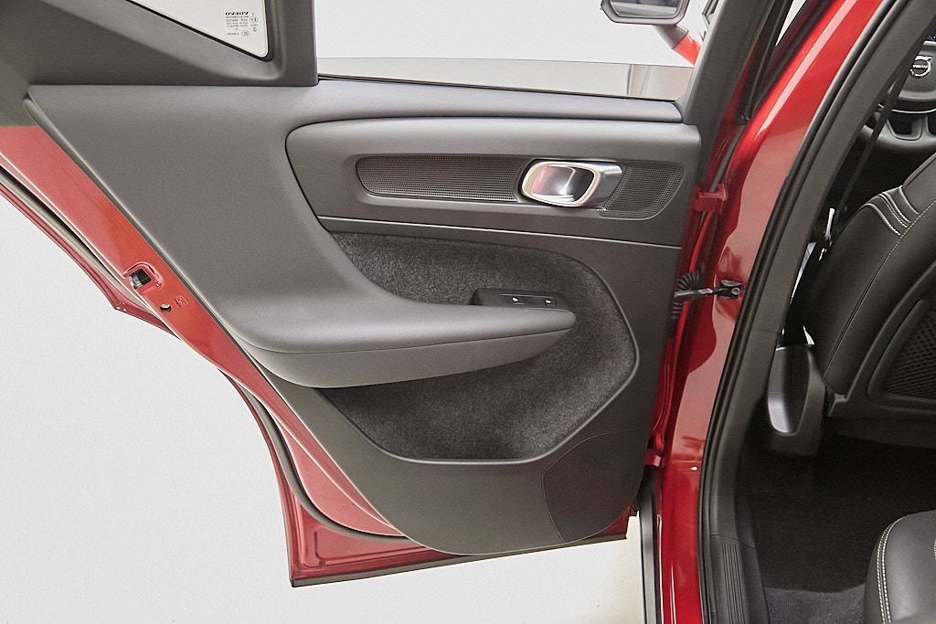 Certified 2023 Volvo XC40 B5 Plus w/ Driver Assist Package image 19