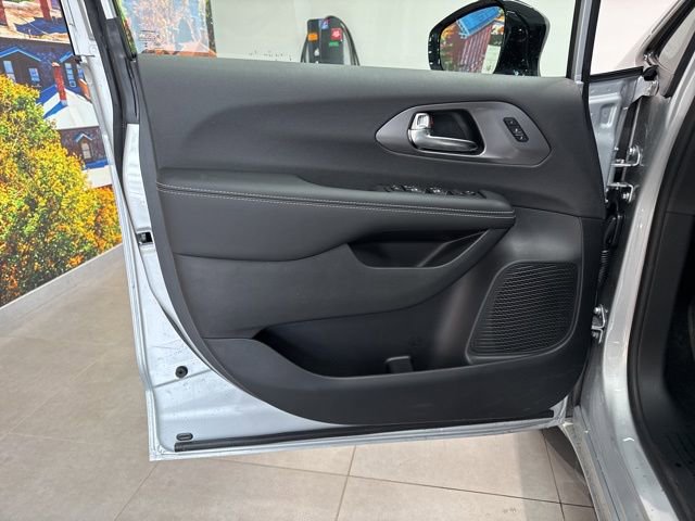 New 2026 Chrysler Pacifica Select image 19