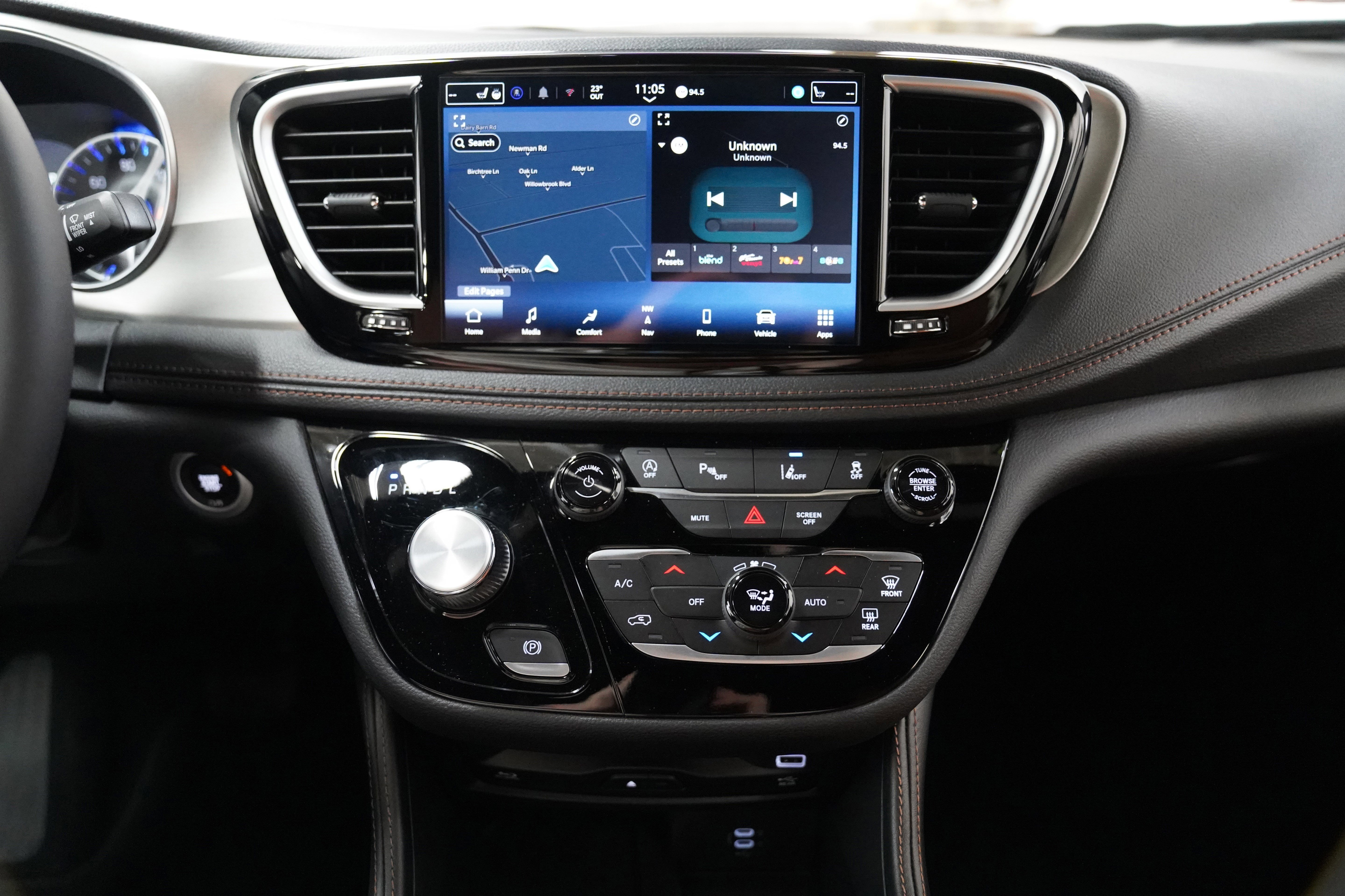 Certified 2026 Chrysler Pacifica Pinnacle image 26