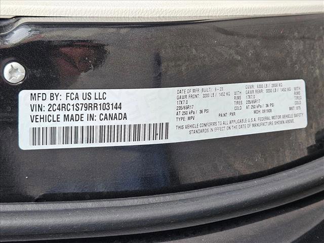 Used 2024 Chrysler Pacifica Select image 25