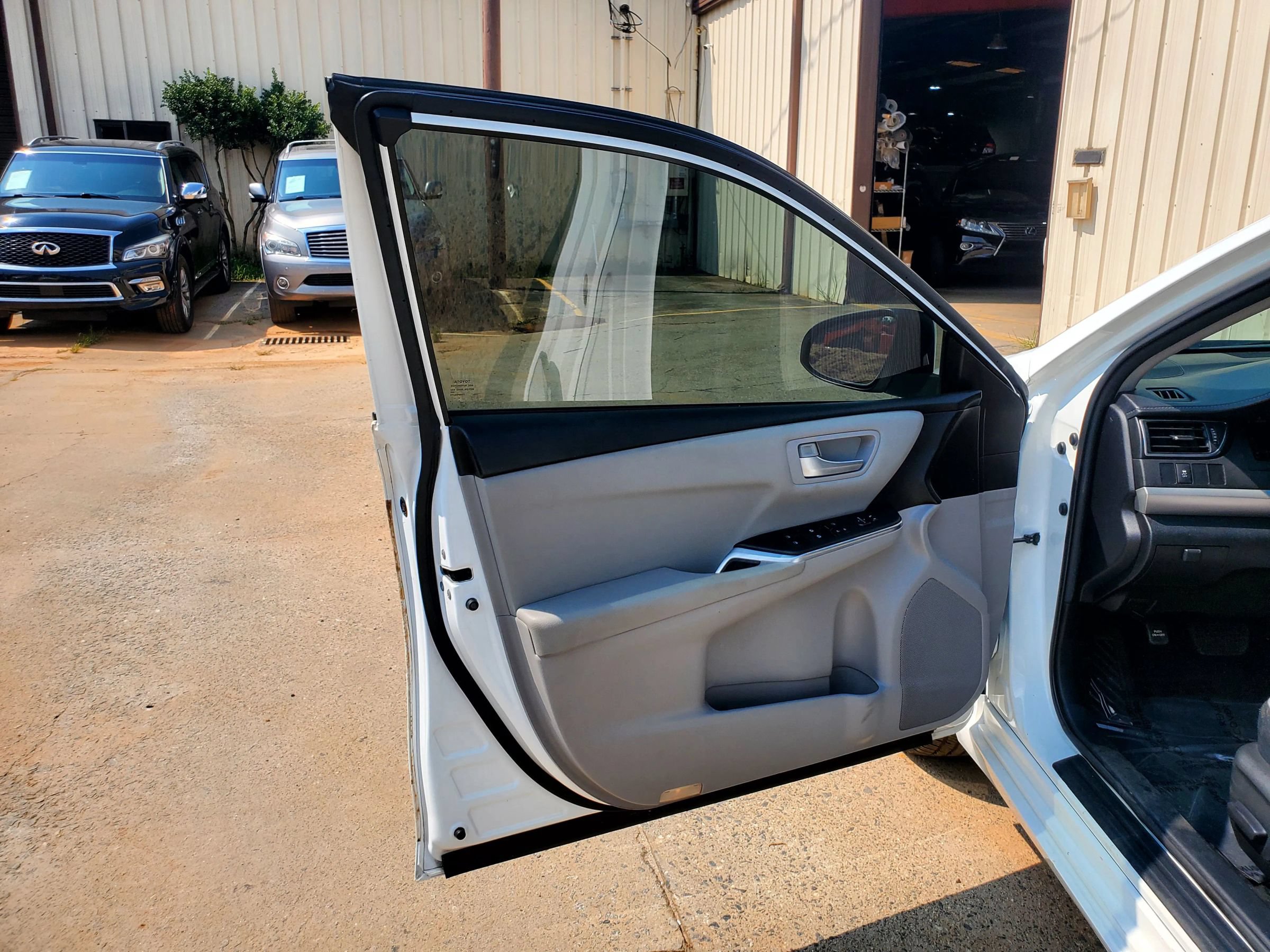 Used 2017 Toyota Camry SE FWD image 21