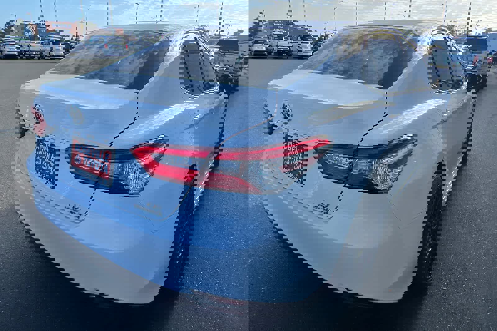 Used 2018 Toyota Camry LE FWD image 4