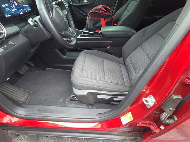 Used 2025 Chevrolet Equinox LT w/ Safety and Technology Package FWD image 16