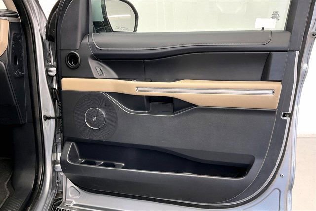 Used 2024 Ford Expedition Max Limited image 27