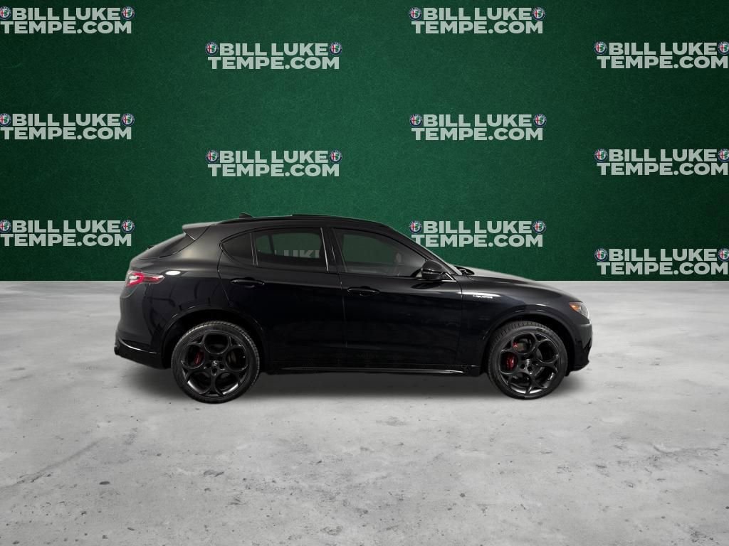 Used 2024 Alfa Romeo Stelvio Veloce image 3