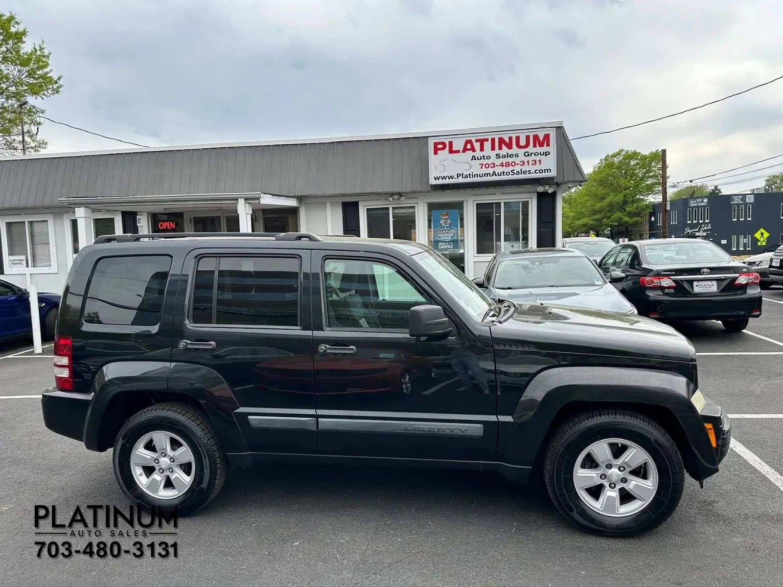 Used 2009 Jeep Liberty Sport w/ Popular Equipment Group AWD/4WD image 2