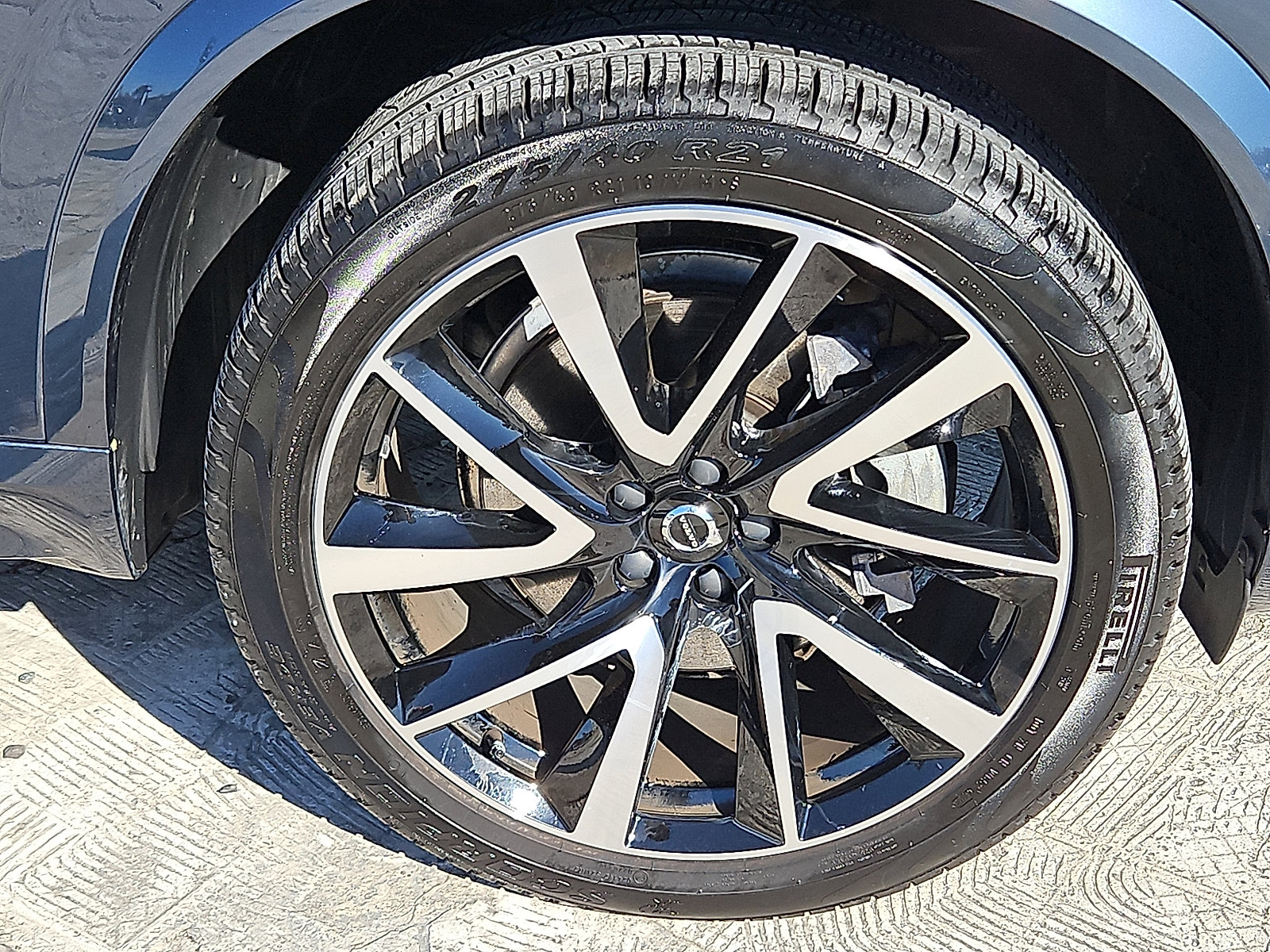 Certified 2024 Volvo XC90 B6 Plus w/ Protection Package Premier image 8