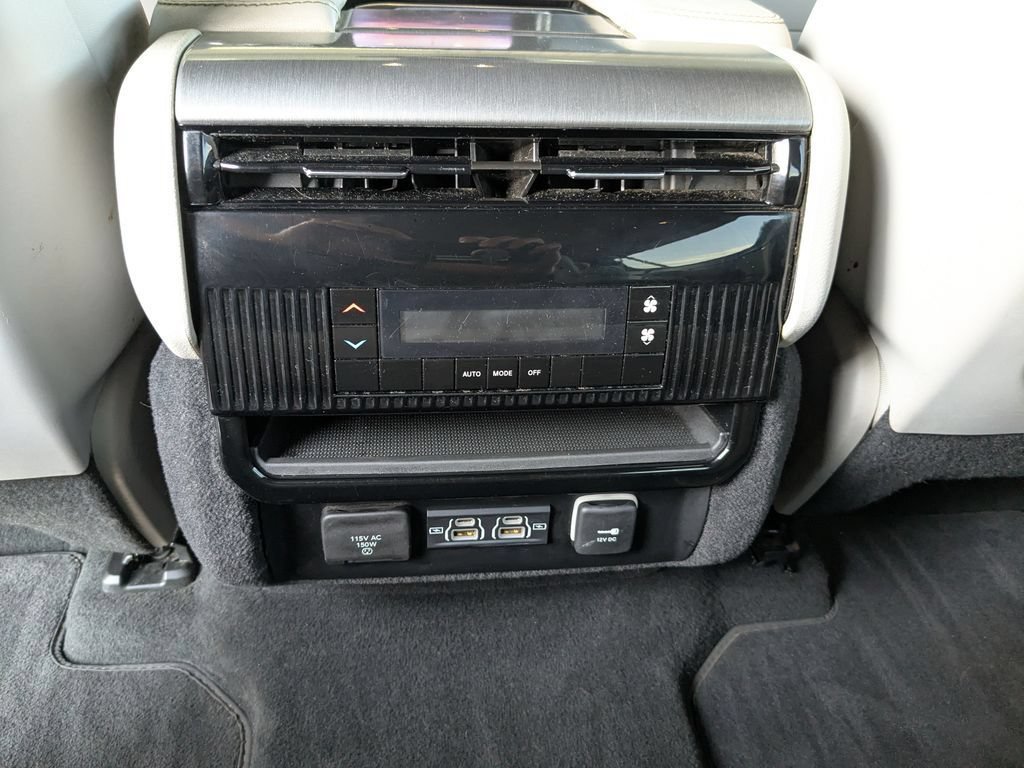 Used 2025 Jeep Wagoneer L 4WD image 29