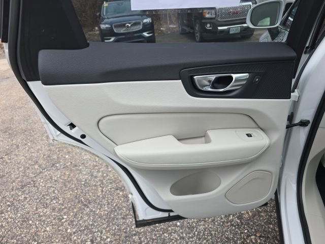 Certified 2023 Volvo XC60 B5 Ultimate w/ Climate Package image 14
