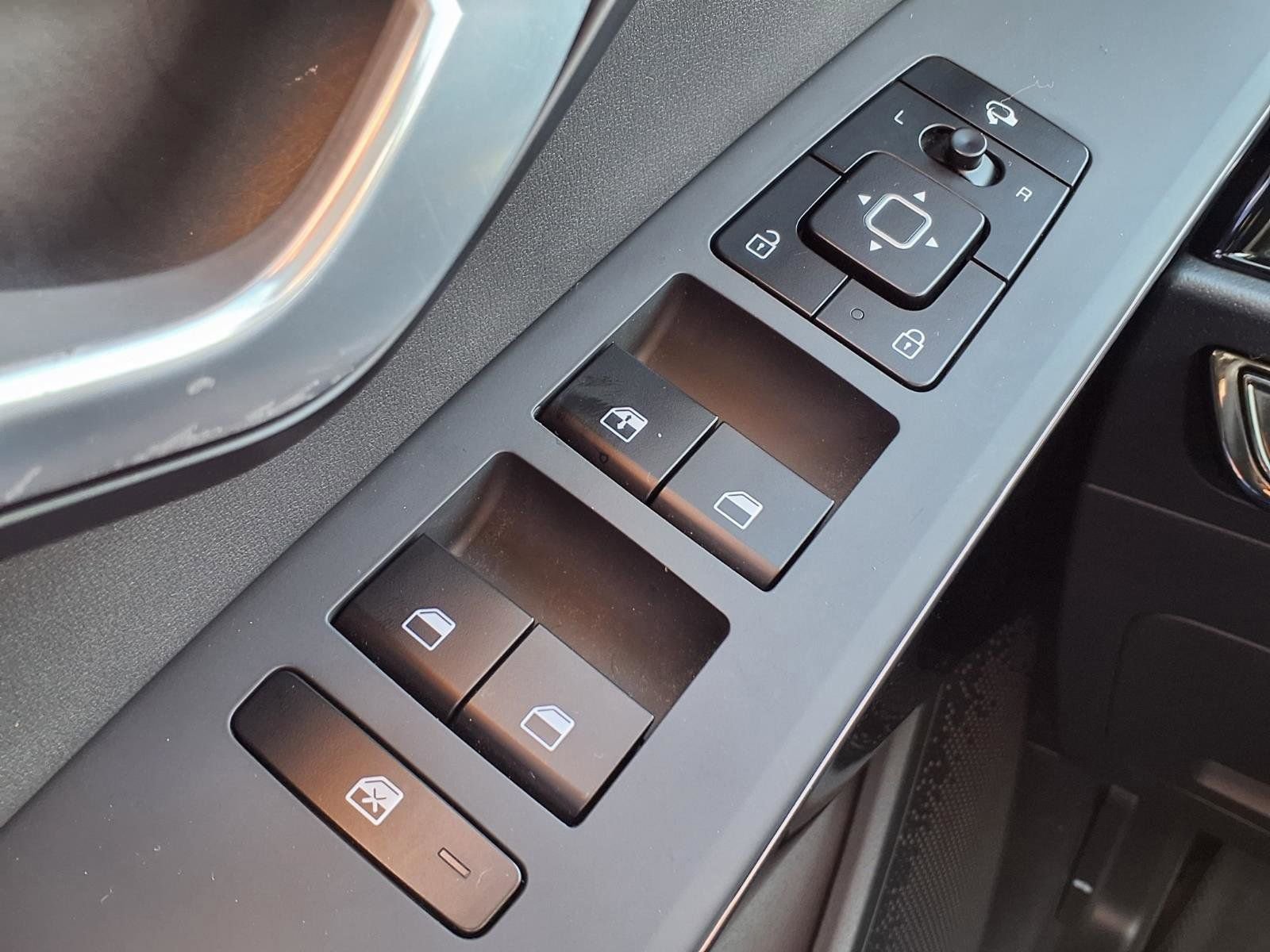 Used 2024 Kia Niro EX Touring FWD image 25