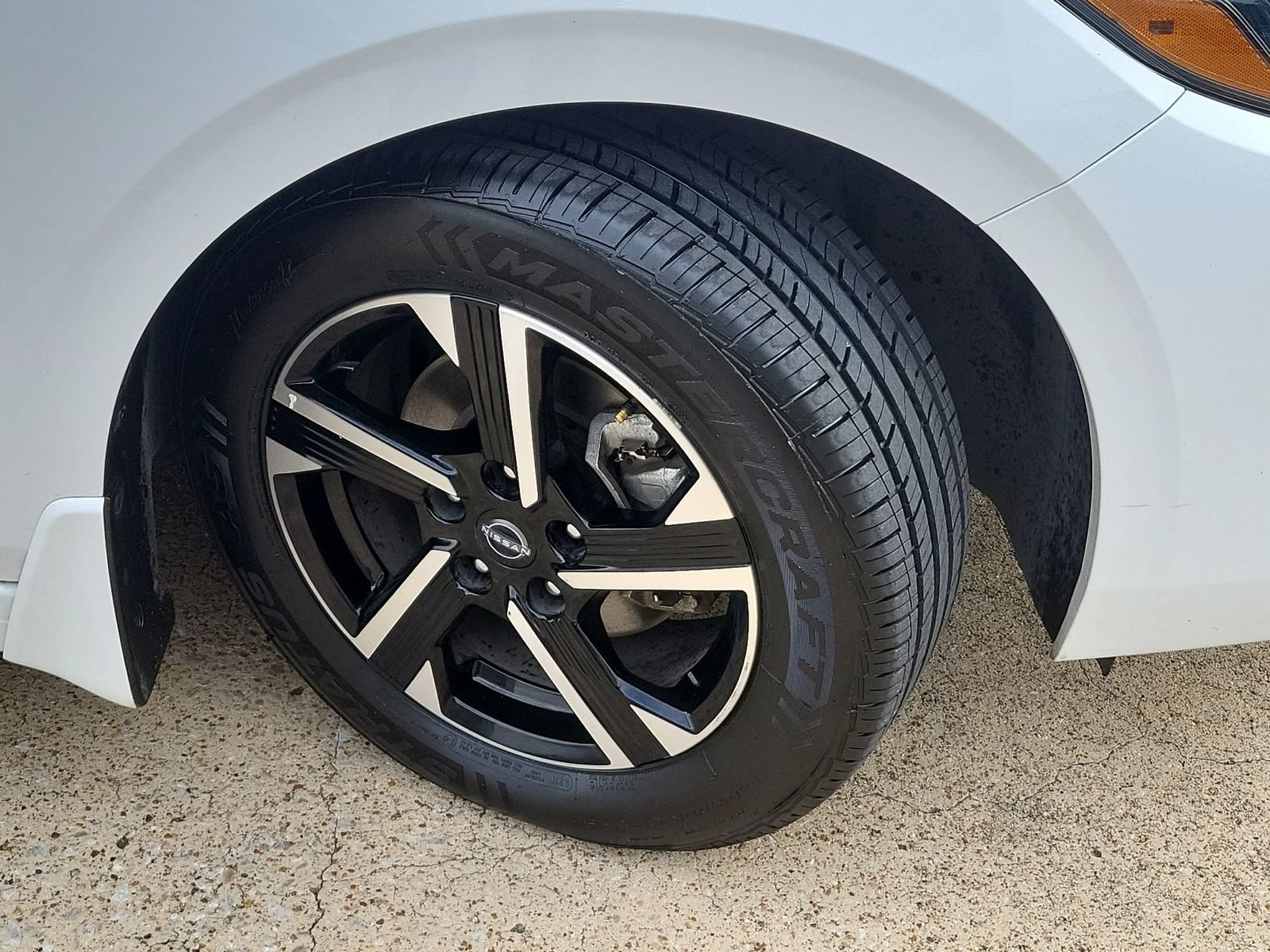 Used 2024 Nissan Sentra SV FWD image 30