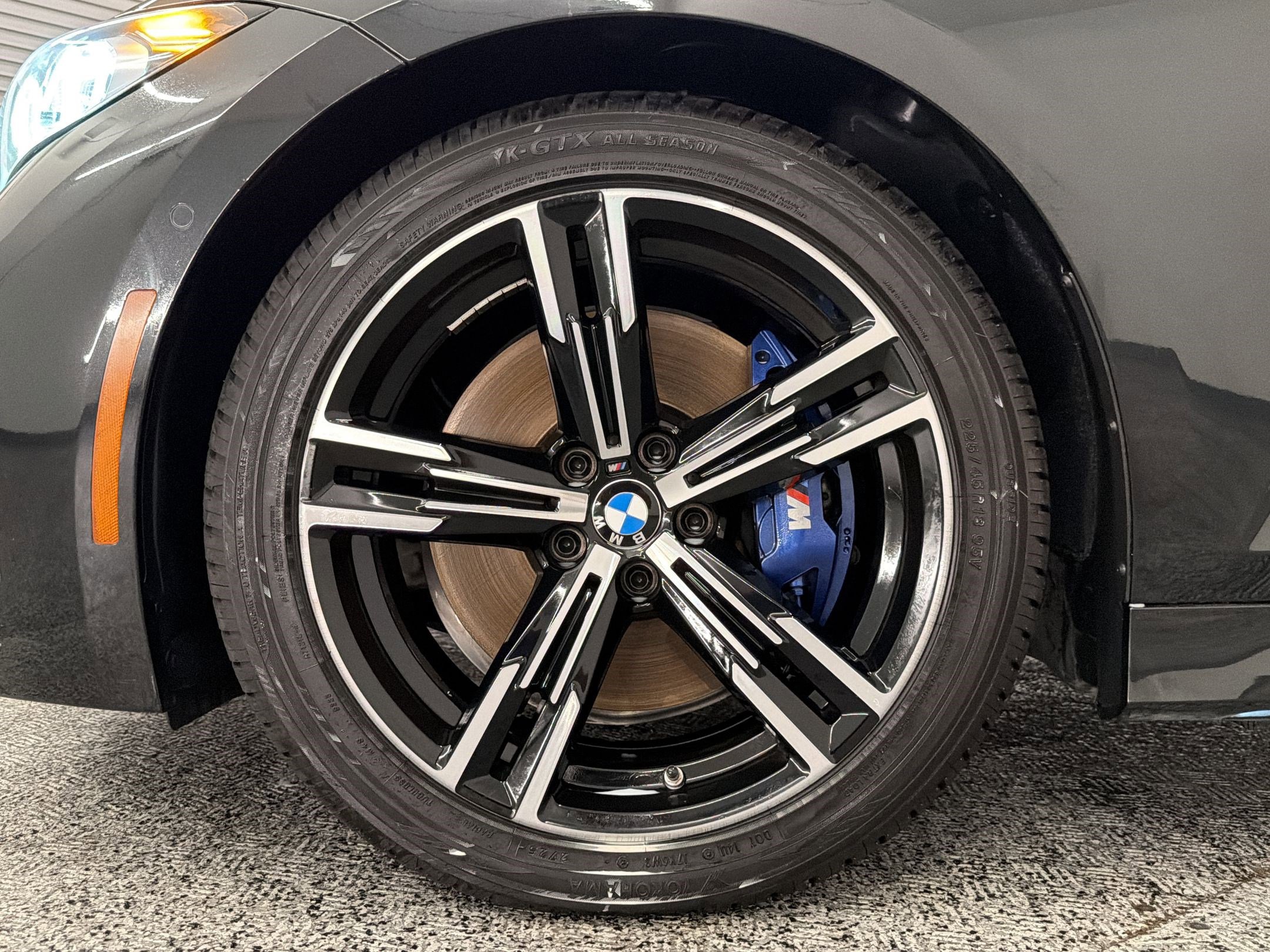 Used 2023 BMW M340i RWD image 11