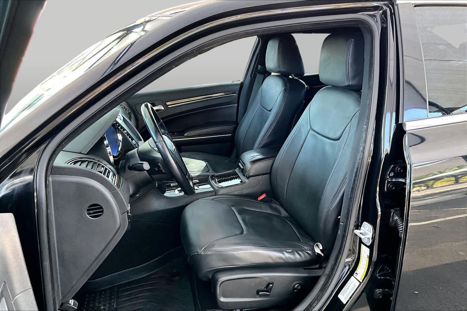 Used 2014 Chrysler 300 Uptown Edition w/ Quick Order Package 22M RWD image 8