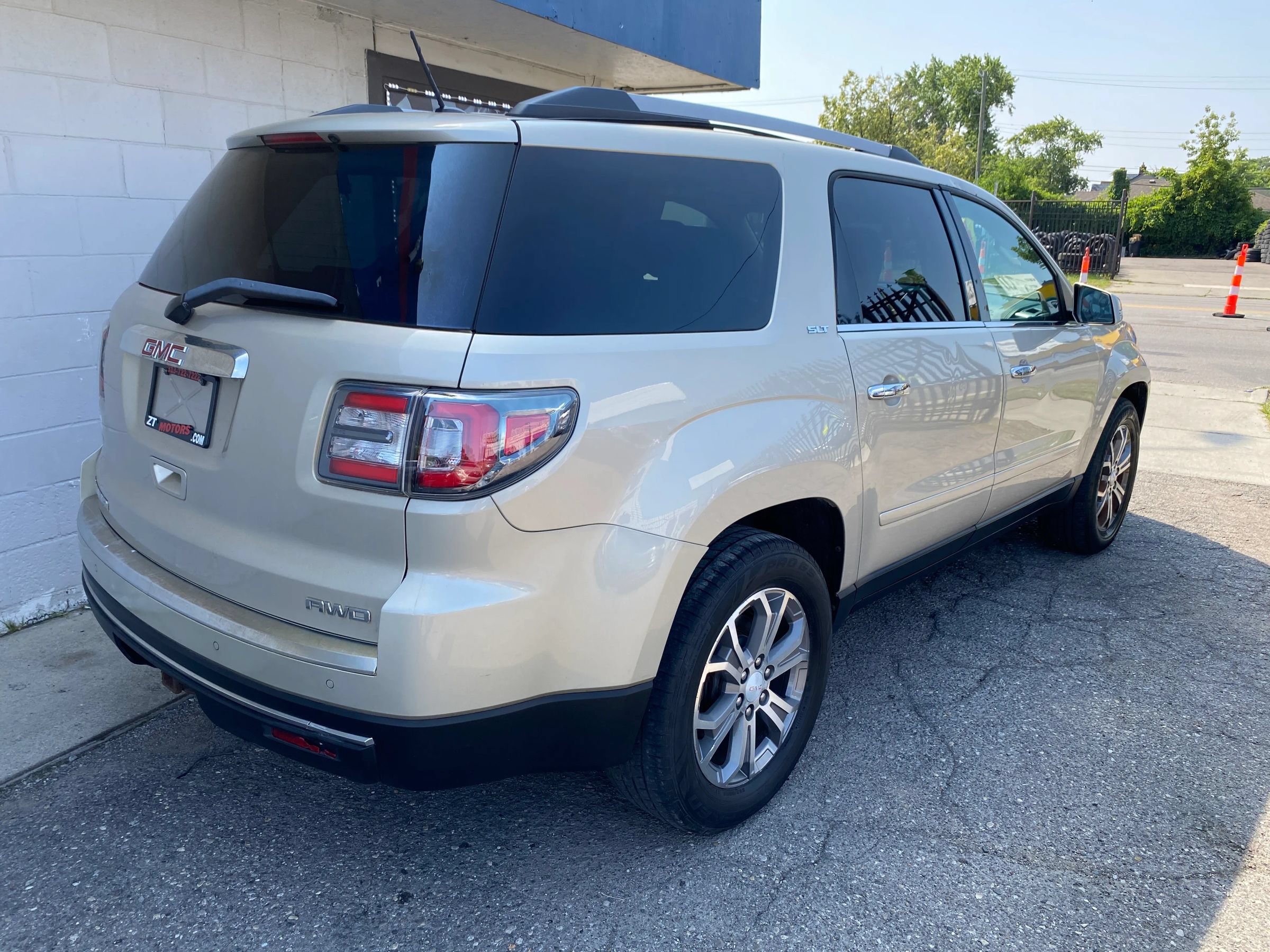 Used 2014 GMC Acadia SLT AWD/4WD image 8