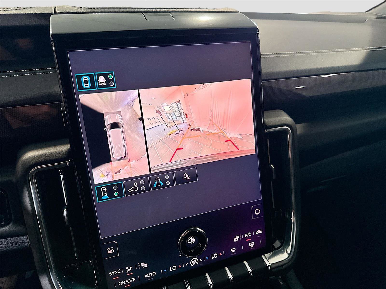 Used 2025 GMC Yukon XL Elevation w/ LPO, Floor Liner Package AWD/4WD image 10