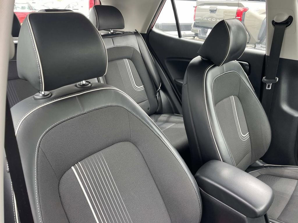 Certified 2022 Hyundai Venue Limited w/ Cargo Package FWD image 28