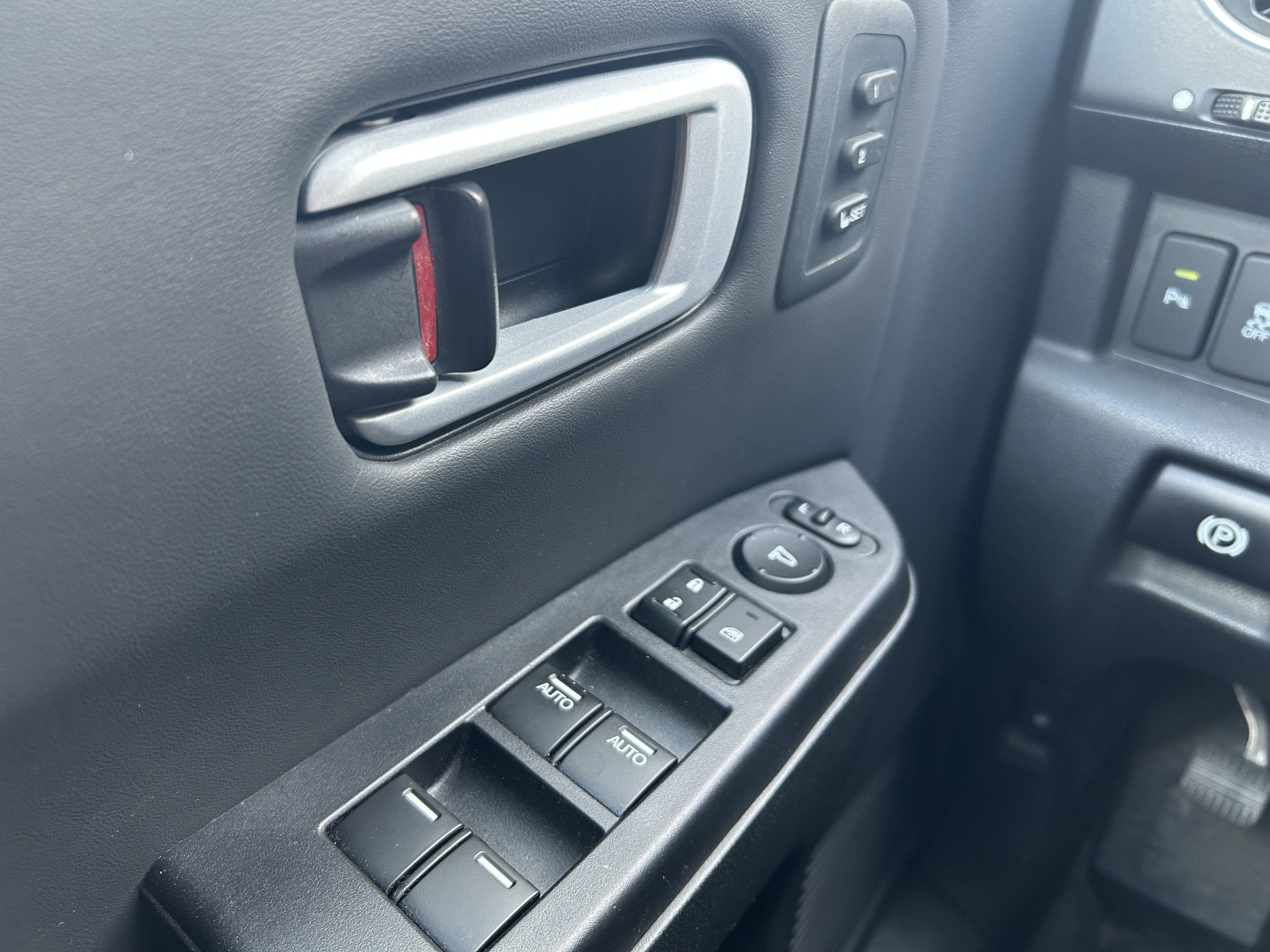 Used 2015 Honda Pilot Touring image 19