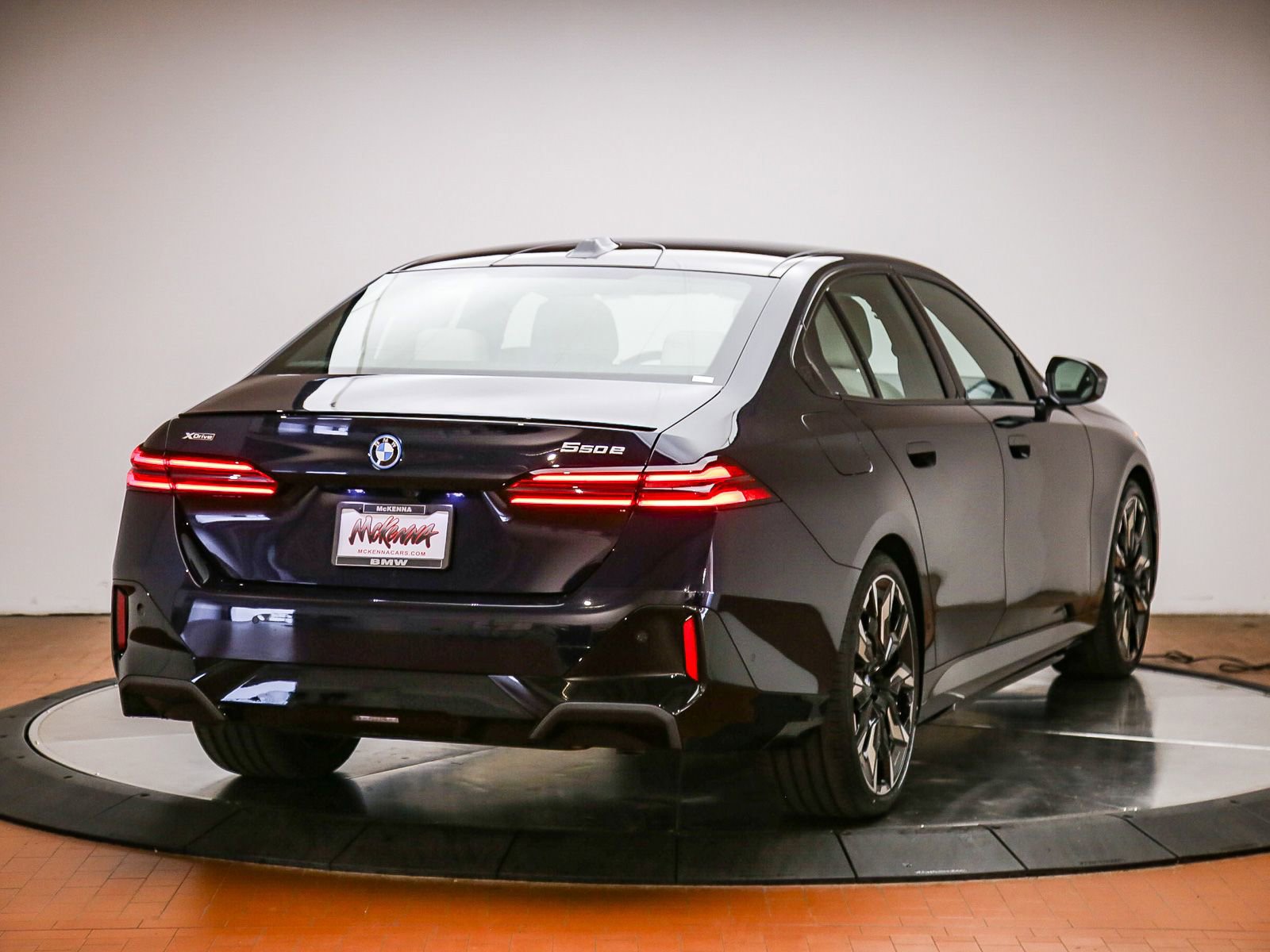 New 2027 BMW 550e xDrive AWD/4WD image 5