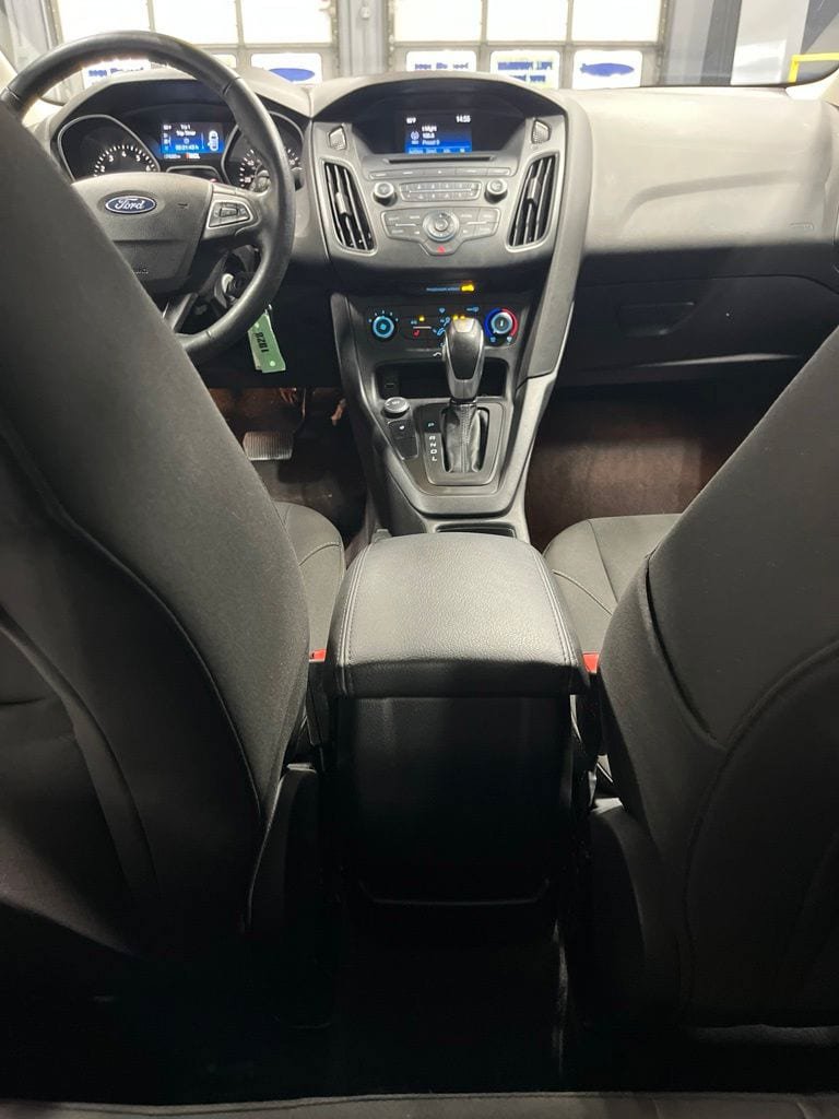 Used 2015 Ford Focus SE w/ SE Cold Weather Package FWD image 31