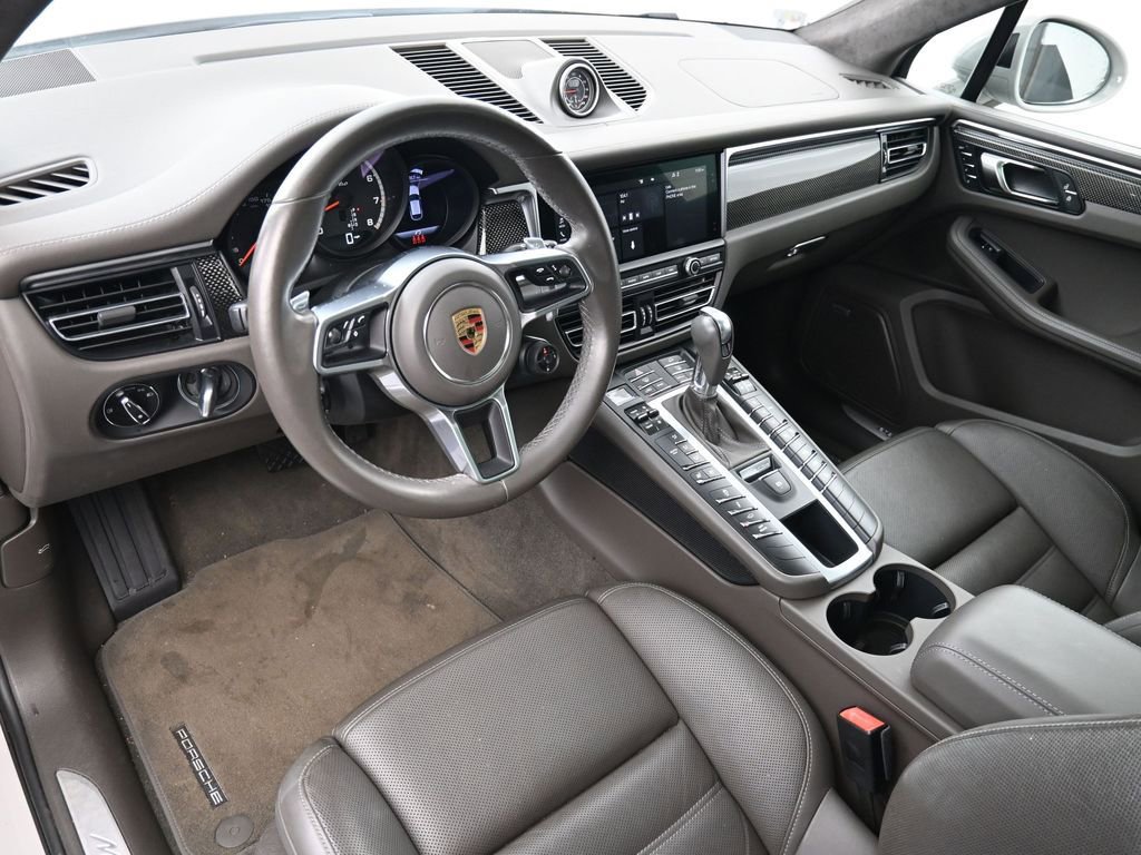 Certified 2021 Porsche Macan Turbo image 4