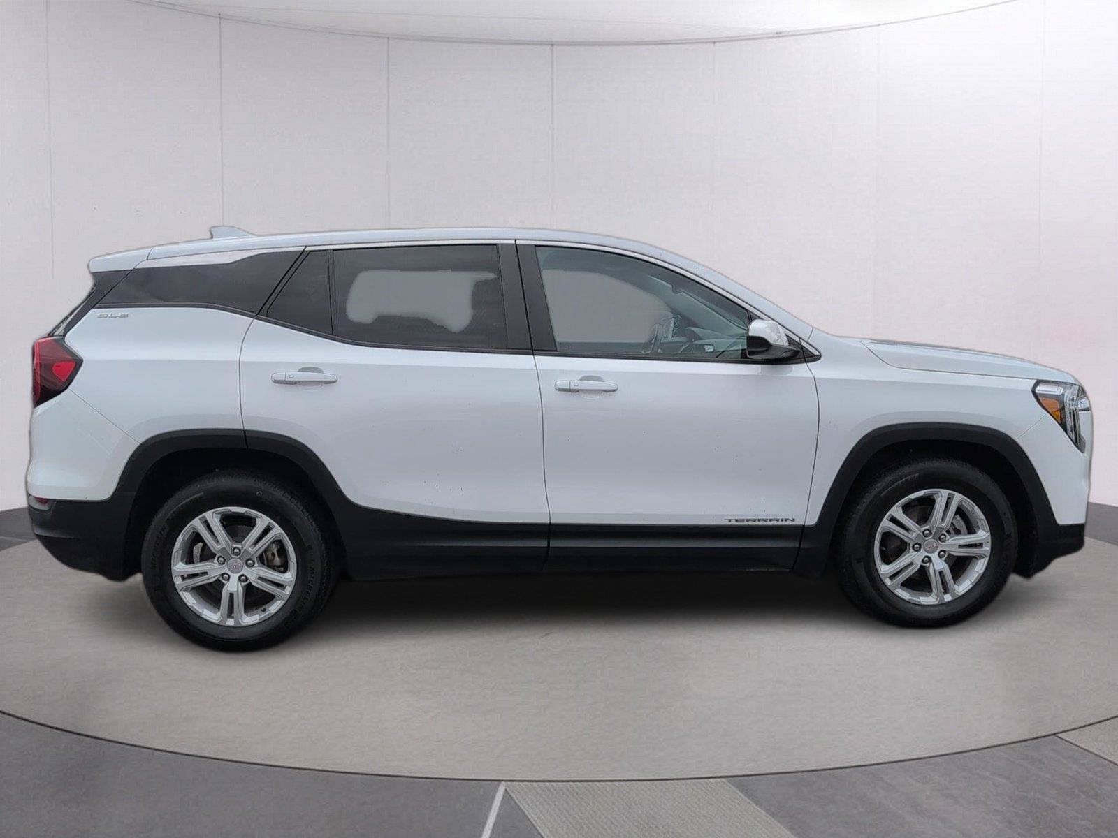 Used 2024 GMC Terrain SLE FWD image 8
