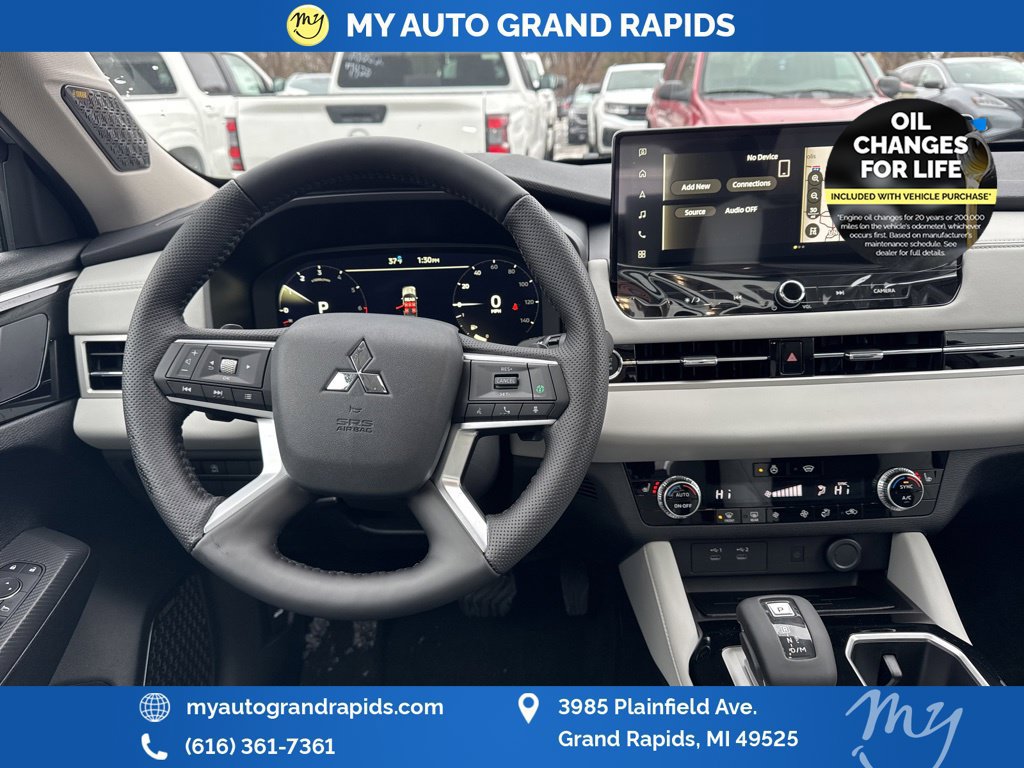 Used 2026 Mitsubishi Outlander SE AWD/4WD image 12