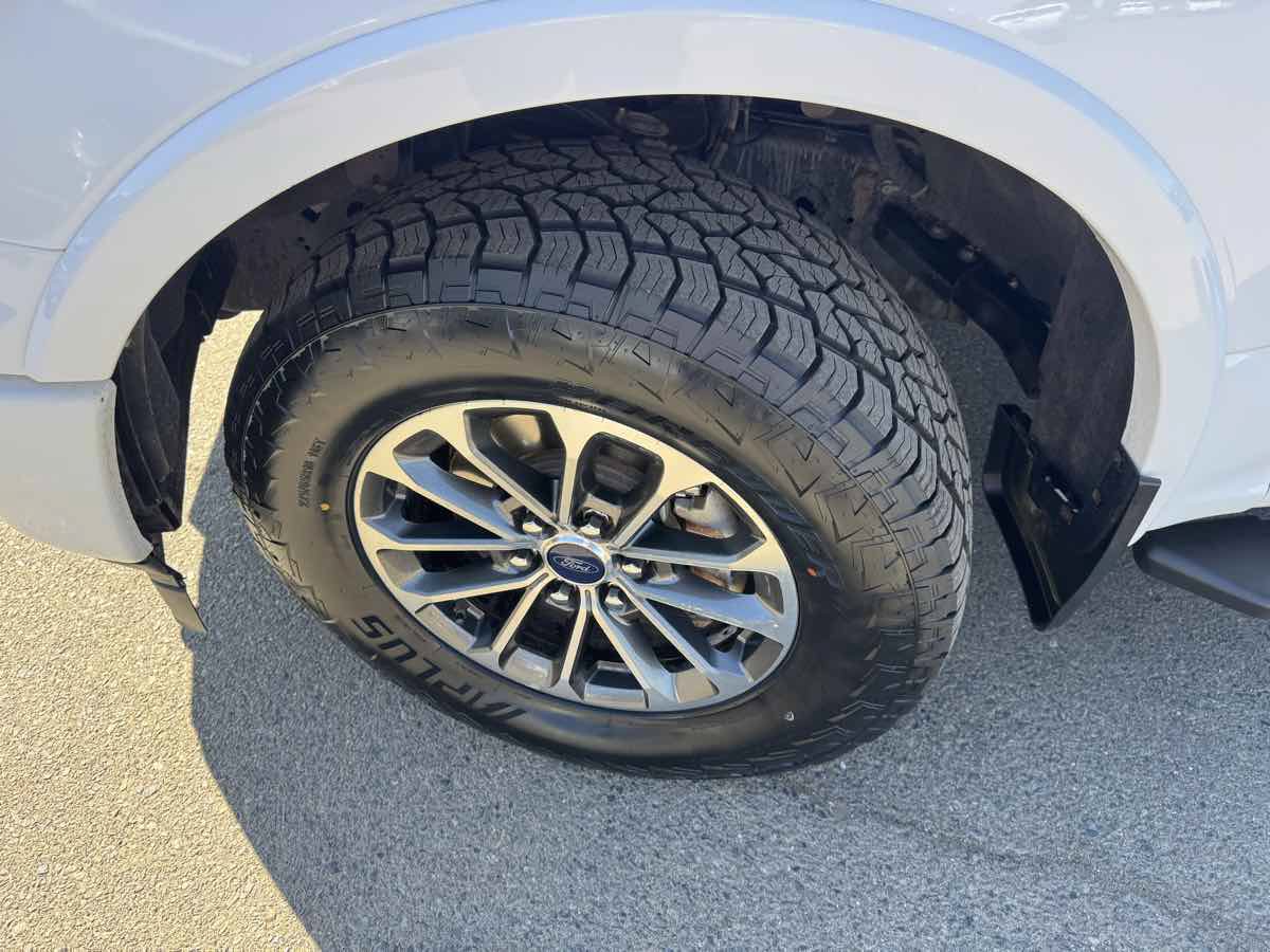 Used 2018 Ford F150 XLT w/ Equipment Group 302A Luxury AWD/4WD image 38
