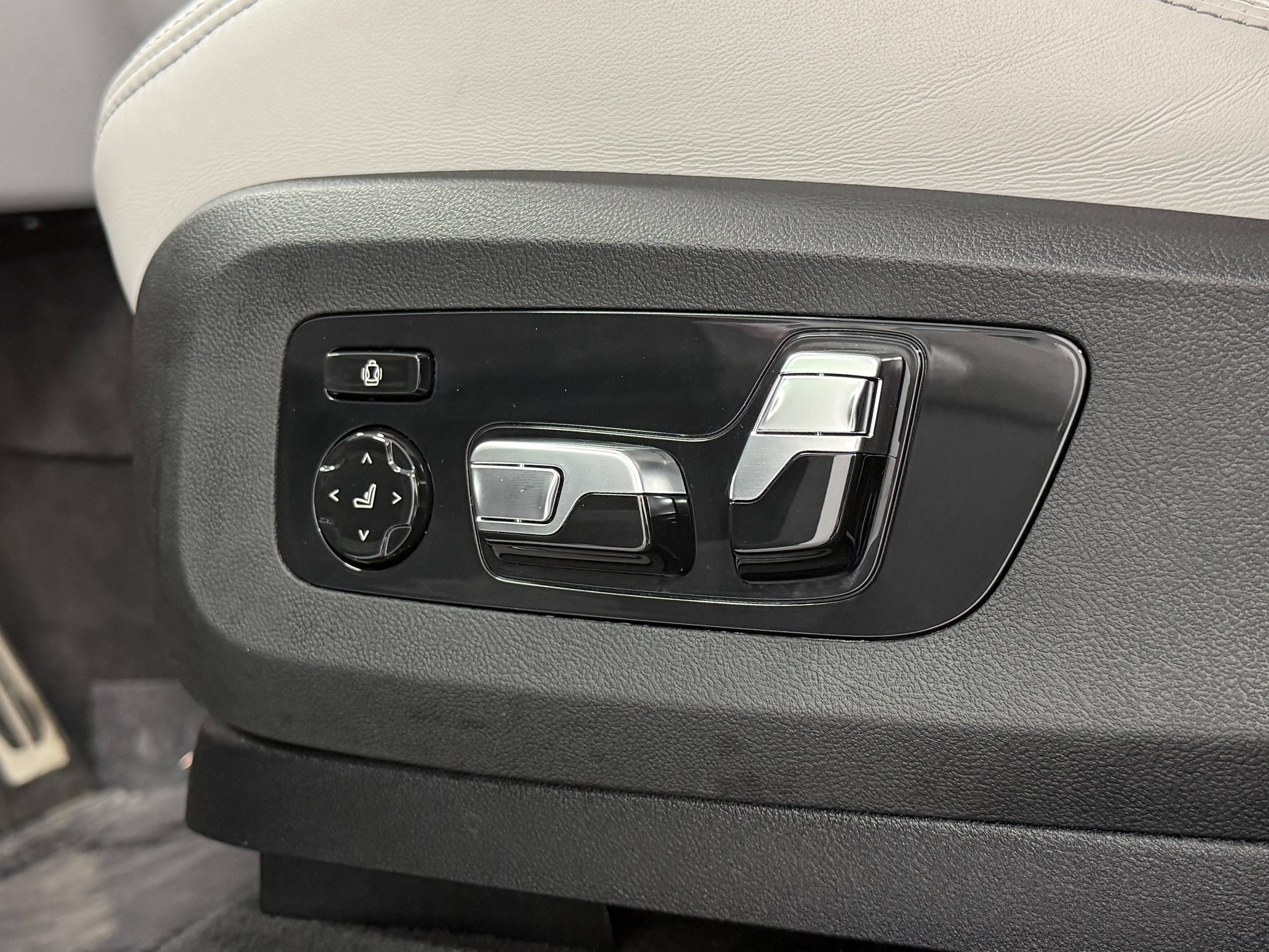 Used 2025 BMW X5 M Competition AWD/4WD image 42